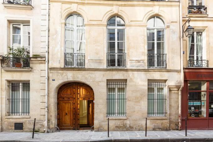 Amazing Premium Flat, Fantastic Location, 1290 Sqf * Parijs