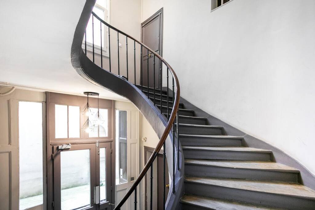 Amazing Premium Flat, Fantastic Location, 1290 Sqf Parijs