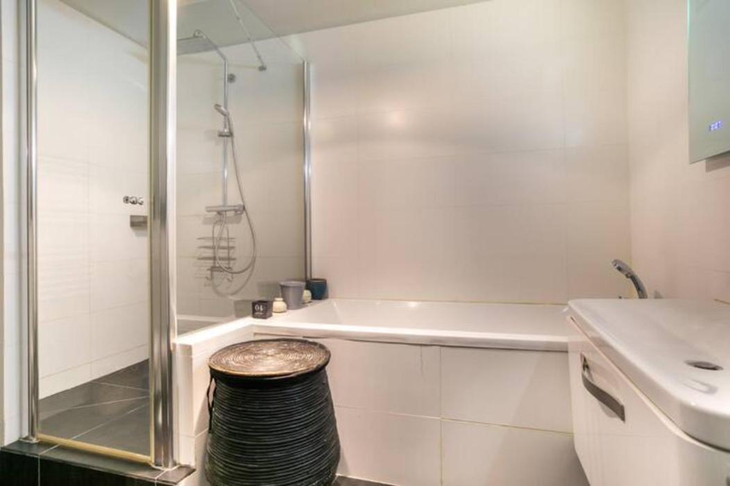 Amazing Premium Flat, Fantastic Location, 1290 Sqf Appartement Parijs